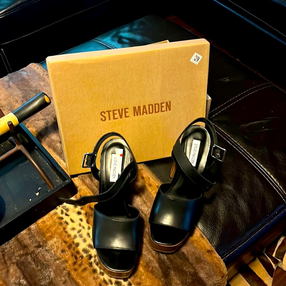 New STEVE MADDEN KYE LEATHER SANDALS SIZE 9.5